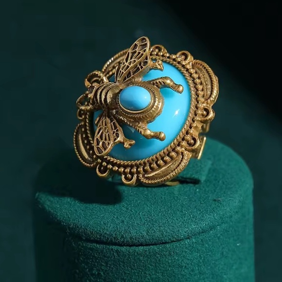 Antique Turquoise Royal Bee Brass Ring - Picture 3 of 3